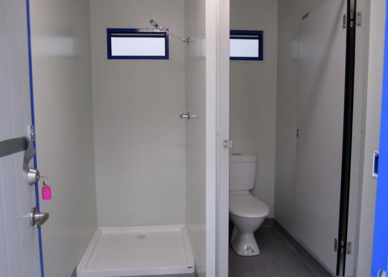 9.6 x 3m - Male Female Toilet 9